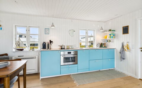 Ofrath - 5M from the Sea: Køkken, Gulvbelægning, Køkken Apparat, Cabinetry, Større Bandage, Etage, Countertop, Skab, Trægulve, Skuffe