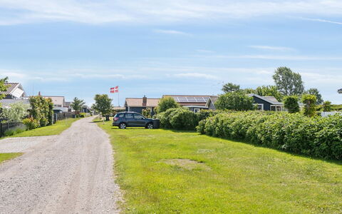 Ofrath - 5M from the Sea: Himmel, Boligområde, Forstad, Indkørsel, Lawn, Estate, Landscaping, Sti