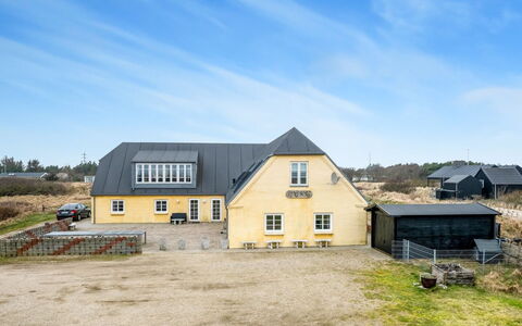 Nafne - 1.2Km from the Sea: Tag, Hus, Hjem, Sommerhus, Dør, Sidespor, Dæk, Veranda, Planke, Hårdttræ