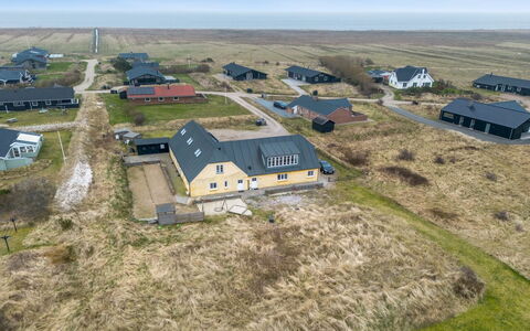 Nafne - 1.2Km from the Sea: Tag, Hus, Hjem, Sommerhus, Dør, Sidespor, Dæk, Veranda, Planke, Hårdttræ