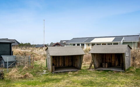Nafne - 1.2Km from the Sea: Tag, Hus, Hjem, Sommerhus, Dør, Sidespor, Dæk, Veranda, Planke, Hårdttræ
