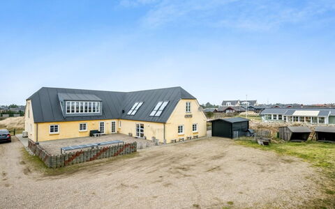 Nafne - 1.2Km from the Sea: Tag, Hus, Hjem, Sommerhus, Dør, Sidespor, Dæk, Veranda, Planke, Hårdttræ