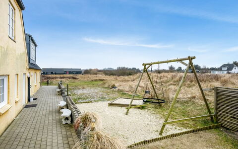 Nafne - 1.2Km from the Sea: Tag, Hus, Hjem, Sommerhus, Dør, Sidespor, Dæk, Veranda, Planke, Hårdttræ