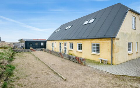 Nafne - 1.2Km from the Sea: Tag, Hus, Hjem, Sommerhus, Dør, Sidespor, Dæk, Veranda, Planke, Hårdttræ