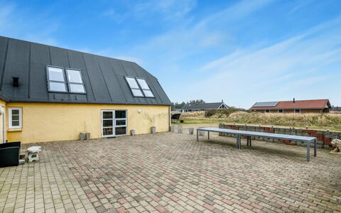 Nafne - 1.2Km from the Sea: Tag, Hus, Hjem, Sommerhus, Dør, Sidespor, Dæk, Veranda, Planke, Hårdttræ