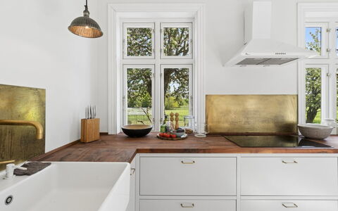 Antonina - 1.5Km from the Sea: Køkken, Gulvbelægning, Indretning, Countertop, Cabinetry, Køkken Apparat, Sanitærarmatur, Tap, Lysarmatur