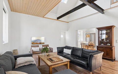 Antonina - 1.5Km from the Sea: Møbel, Indretning, Gulvbelægning, Couch, Loft, Træ, Etage, Værelse, Trægulve, Stue