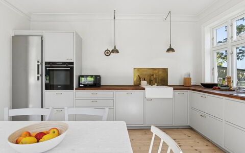 Antonina - 1.5Km from the Sea: Køkken, Gulvbelægning, Cabinetry, Countertop, Køkken Apparat, Indretning, Træ, Møbel, Etage, Loft