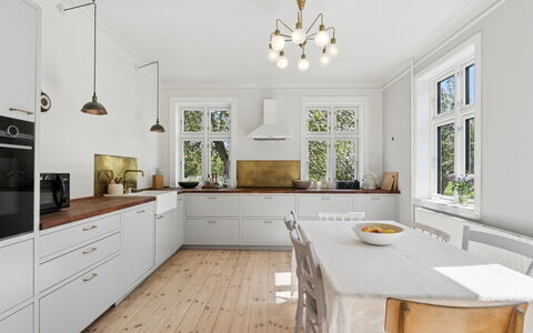 Antonina - 1.5Km from the Sea: Gulvbelægning, Køkken, Indretning, Træ, Etage, Loft, Cabinetry, Countertop, Lysarmatur, Trægulve