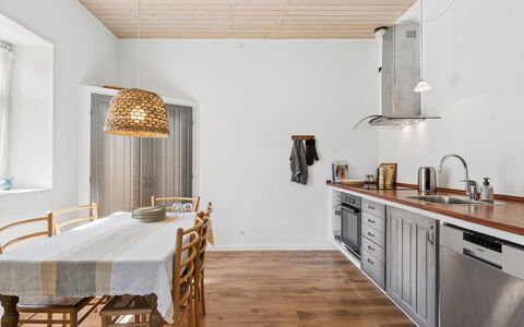 Antonina - 1.5Km from the Sea: Gulvbelægning, Køkken, Træ, Indretning, Møbel, Countertop, Loft, Etage, Lysarmatur, Cabinetry
