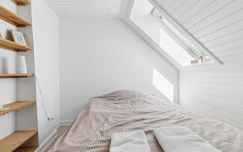 Antonina - 1.5Km from the Sea: Væg, Træ, Loft, Soveværelse, Indretning, Etage, Gulvbelægning, Attic, Seng, Sengetøj