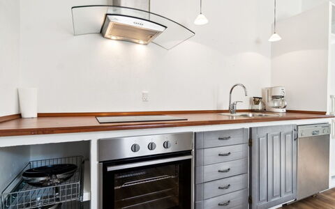 Antonina - 1.5Km from the Sea: Køkken Apparat, Indretning, Køkken, Større Bandage, Træ, Husholdningsapparat, Gulvbelægning, Countertop, Cabinetry, Loft