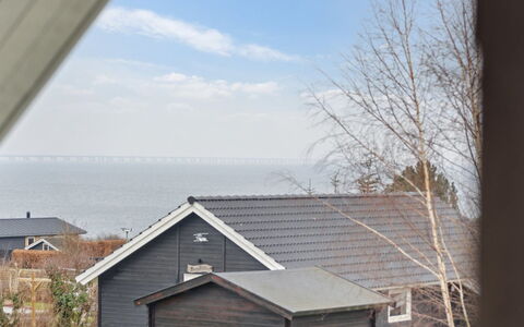 Fentje - 200M from the Sea: Møbel, Indretning, Gulvbelægning, Etage, Loft, Værelse, Stol, Bord, Lejlighed, Køkken & Spisebord
