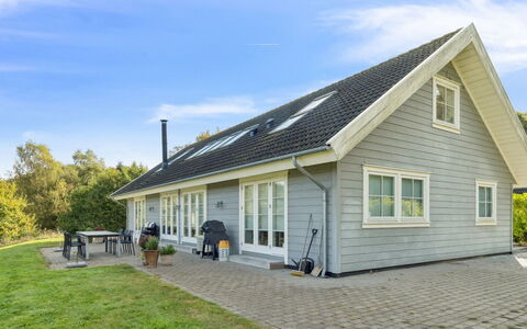 Marrit - 500M from the Sea: Hus, Hjem, Dør, Tag, Sommerhus, Estate, Have, Skygge, Sidespor, Gård