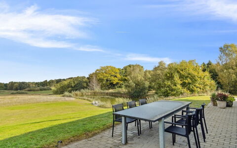 Marrit - 500M from the Sea: Hus, Hjem, Dør, Tag, Sommerhus, Estate, Have, Skygge, Sidespor, Gård