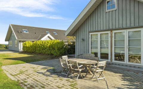 Marrit - 500M from the Sea: Hus, Hjem, Dør, Tag, Sommerhus, Estate, Have, Skygge, Sidespor, Gård
