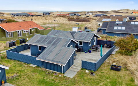 Dolores - 200M from the Sea: Sommerhus, Skur, Hytte, Stuehus, Prærie, Hytte, Lade, Bjælkehytte, Garden Bygninger