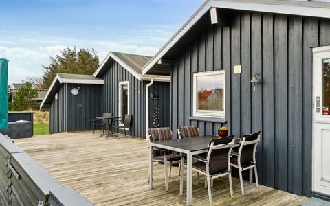 Dolores - 200M from the Sea: Sommerhus, Skur, Hytte, Stuehus, Prærie, Hytte, Lade, Bjælkehytte, Garden Bygninger