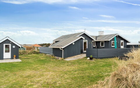 Dolores - 200M from the Sea: Sommerhus, Skur, Hytte, Stuehus, Prærie, Hytte, Lade, Bjælkehytte, Garden Bygninger