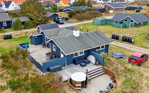 Dolores - 200M from the Sea: Sommerhus, Skur, Hytte, Stuehus, Prærie, Hytte, Lade, Bjælkehytte, Garden Bygninger