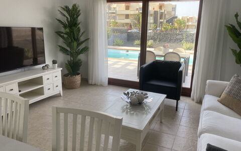 Villa Capri en Playa Blanca: Vand, Himmel, Vandressourcer, Daytime, Ejendom, Blå, Sky, Lys, Natur, Belysning