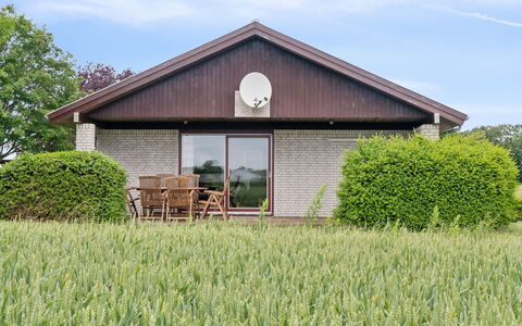Sebine - 800M from the Sea: Tag, Hus, Hjem, Sommerhus, Dør, Sidespor, Dæk, Veranda, Planke, Hårdttræ