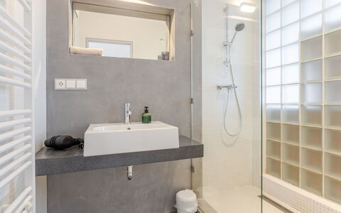 Klinovec Meadows Residence: Indretning, Gulvbelægning, Væg, Badeværelse, Etage, Sanitærarmatur, Loft, Hjem, Vvs, Værelse