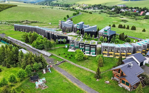 Klinovec Meadows Residence: Hjem, Land Lot, Have, Eng, Estate, Lawn, Gård, Landscaping, Forstad, Eco Hotel