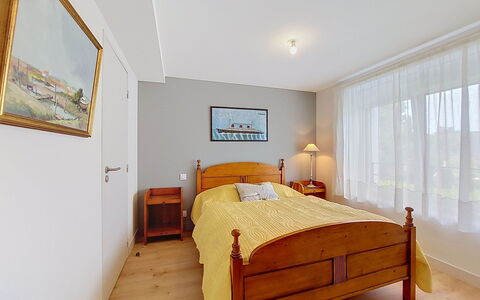 Ty Pjp: Seng, Soveværelse, Møbel, Indretning, Sengetøj, Sengetøj, Etage, Træ, Gulvbelægning, Loft