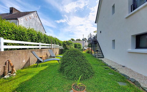 Ty Pjp: Boligområde, Hus, Arkitektur, Hjem, Have, Bunddække, Sommerhus, Lawn, Landscaping, Gård