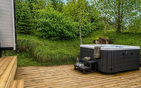 Sighfrith - 2Km from the Sea: Have, Badekar, Backyard, Gård, Landscaping, Jacuzzi, Dæk, Garden Bygninger, Sanitærarmatur