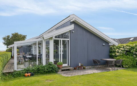 Wehrhart - 125M from the Sea: Møbel, Couch, Indretning, Gulvbelægning, Stue, Etage, Throw Pillow, Værelse, Pude