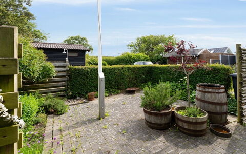 Wehrhart - 125M from the Sea: Møbel, Couch, Indretning, Gulvbelægning, Stue, Etage, Throw Pillow, Værelse, Pude
