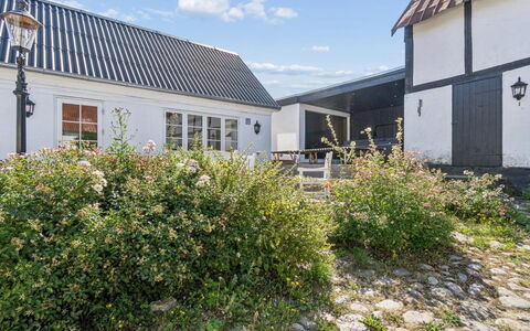 Sjard - 300M from the Sea: Hus, Tag, Hjem, Boligområde, Sommerhus, Sidespor, Estate, Have, Forstad, Landscaping