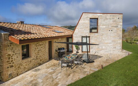 Villa Velari In Volterra With Private Pool, Ac: Sky, Himmel, Bygning, Ejendom, Vindue, Plante, Land Lot, Hus, Sommerhus, Boligområde