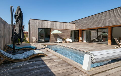 La Villa Agapanthes: Træ, Kompositmateriale, Hårdttræ, Dæk, Sidespor, Planke, Trægulve, Svømmepøl, Design