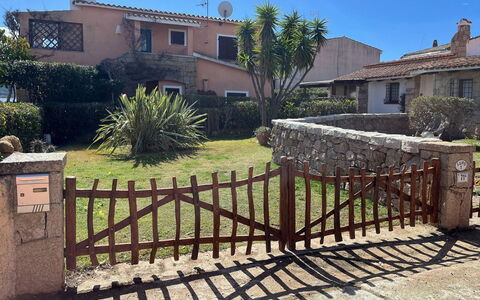 Damà: Port, Hegn, Indkørsel, Estate, Home Fencing, Have, Landscaping, Skygge, Gård, Hacienda