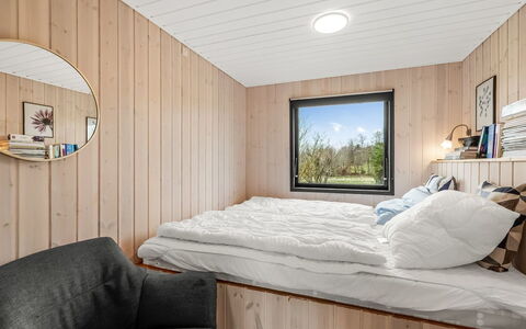 Jule - 1.3Km to the Fjord: Træ, Indretning, Soveværelse, Gulvbelægning, Etage, Seng, Loft, Værelse, Bejdse, Bed Frame