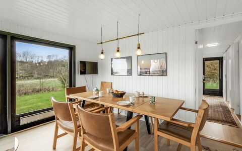 Jule - 1.3Km to the Fjord: Træ, Gulvbelægning, Indretning, Spisestue, Loft, Køkken & Spisebord, Etage, Trægulve, Møbel, Hårdttræ