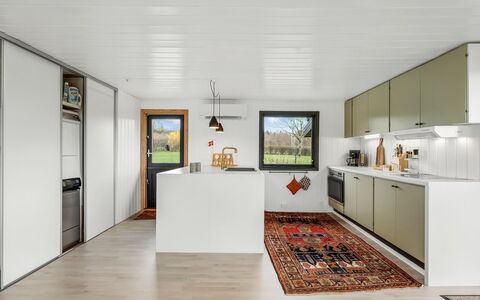 Jule - 1.3Km to the Fjord: Gulvbelægning, Træ, Indretning, Køkken, Loft, Countertop, Etage, Møbel, Køkken Apparat, Cabinetry
