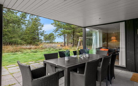 Dix - 900M from the Sea: Tag, Hus, Hjem, Sommerhus, Dør, Sidespor, Dæk, Veranda, Planke, Hårdttræ