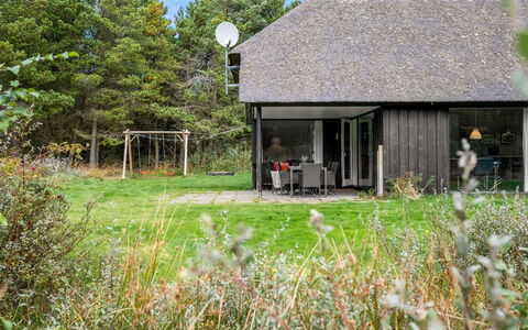 Dix - 900M from the Sea: Tag, Hus, Hjem, Sommerhus, Dør, Sidespor, Dæk, Veranda, Planke, Hårdttræ