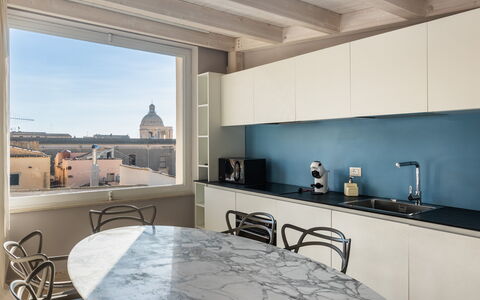 Terrazza Di Erika: Møbel, Ejendom, Cabinetry, Bord, Countertop, Bygning, Indretning, Køkken, Belysning, Træ