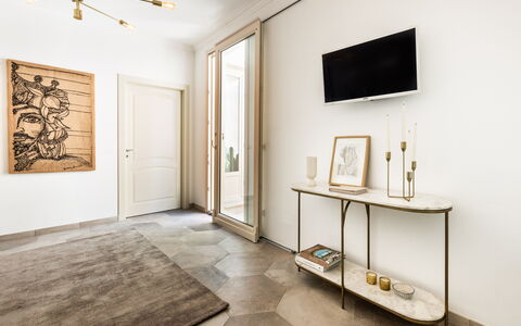 Alma Suite: Møbel, Ejendom, Billedramme, Bygning, Træ, Television, Indretning, Belysning, Hus, Stue