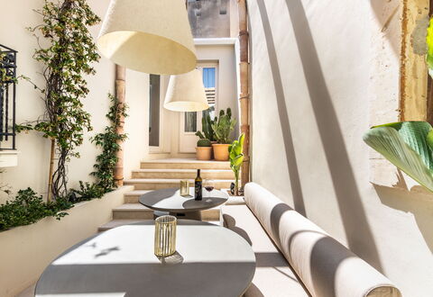 Alma Suite: Ejendom, Plante, Indretning, Arkitektur, Træ, Etage, Materielle Værdier, Gulvbelægning, Ejendom, Urban Design