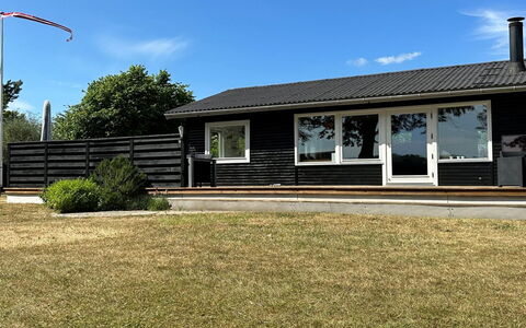 Francis - 300M from the Sea: Træ, Tag, Arkitektur, Hjem, Hus, Sommerhus, Sidespor, Hårdttræ, Hældning, Estate