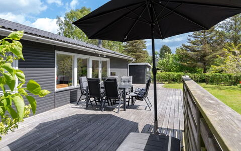 Francis - 300M from the Sea: Træ, Tag, Arkitektur, Hjem, Hus, Sommerhus, Sidespor, Hårdttræ, Hældning, Estate