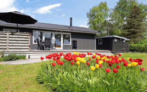 Francis - 300M from the Sea: Træ, Tag, Arkitektur, Hjem, Hus, Sommerhus, Sidespor, Hårdttræ, Hældning, Estate