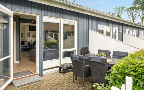 Ala - 80M from the Sea: Møbel, Indretning, Gulvbelægning, Etage, Loft, Værelse, Stol, Bord, Lejlighed, Køkken & Spisebord