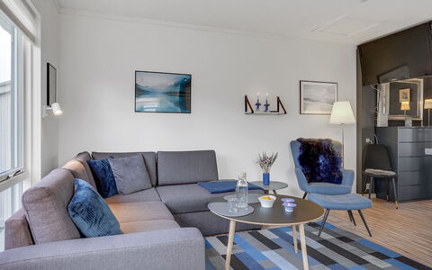 Ala - 80M from the Sea: Møbel, Indretning, Gulvbelægning, Etage, Loft, Værelse, Stol, Bord, Lejlighed, Køkken & Spisebord